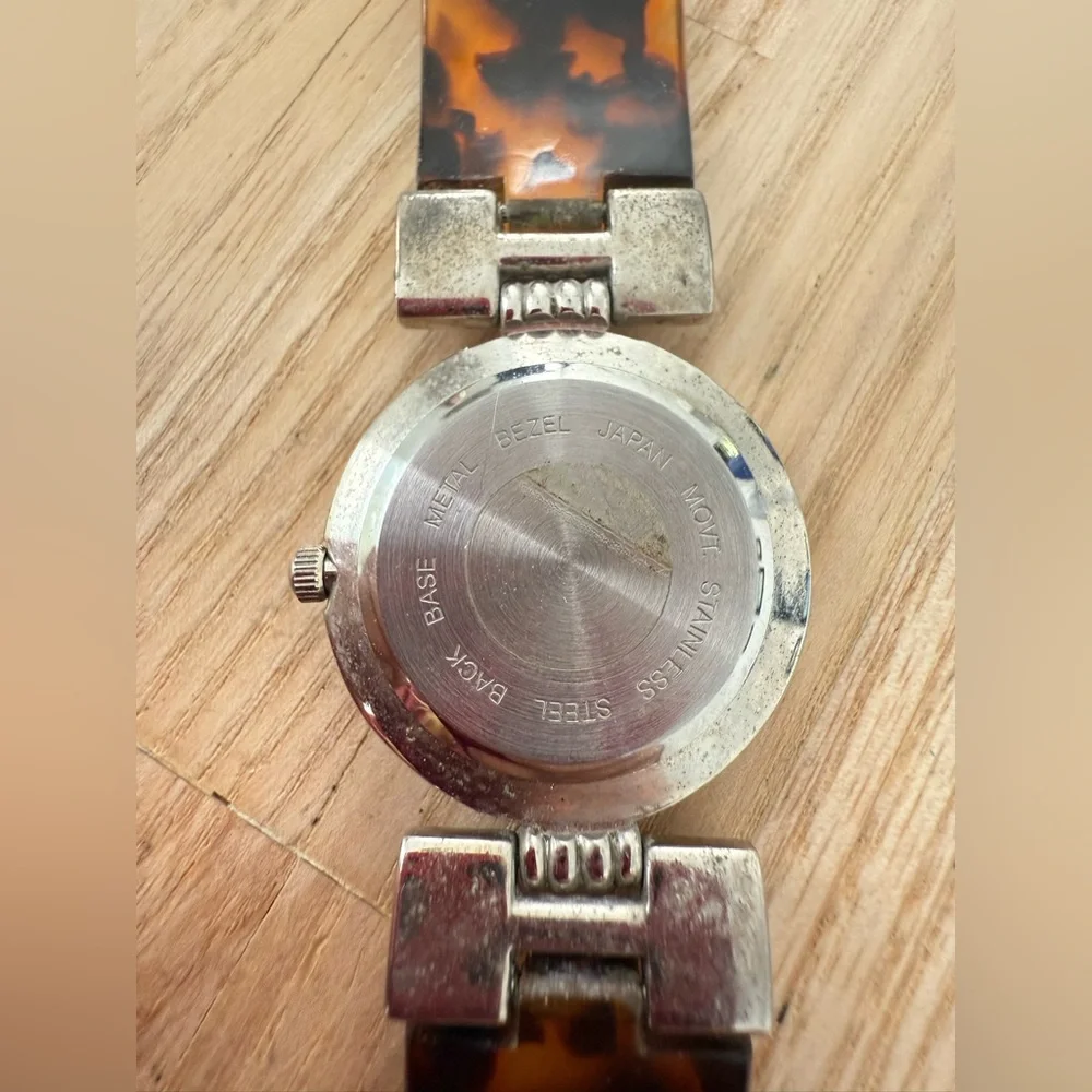 Vernier ladies silver tone acrylic watch NEW BATTERY